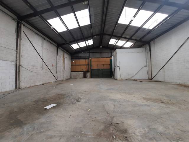 Nave industrial en Alquiler en Carrer del Castell de Miravet, 18 en Ensanche - Parque Santa Rosa