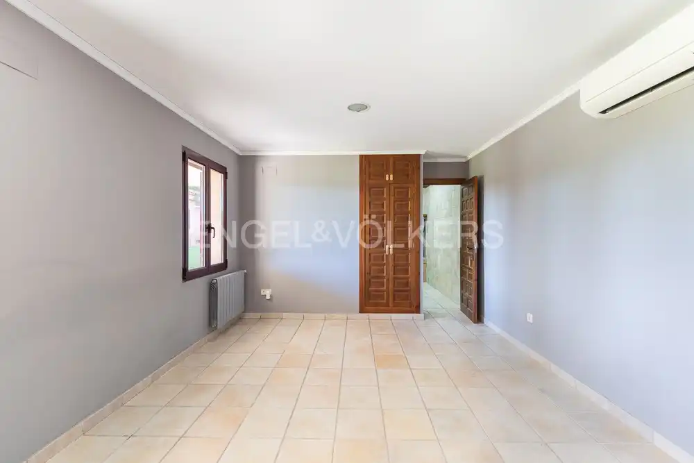 Houses for sale in La Pobla de Vallbona  with Air Conditioner, Heating and Private garden