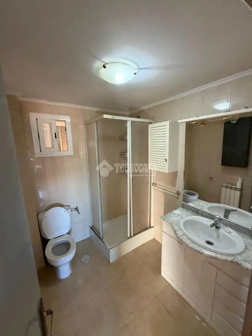 Bathroom of Flat for sale in Madrid  with Air Conditioner, Heating and Terrace
