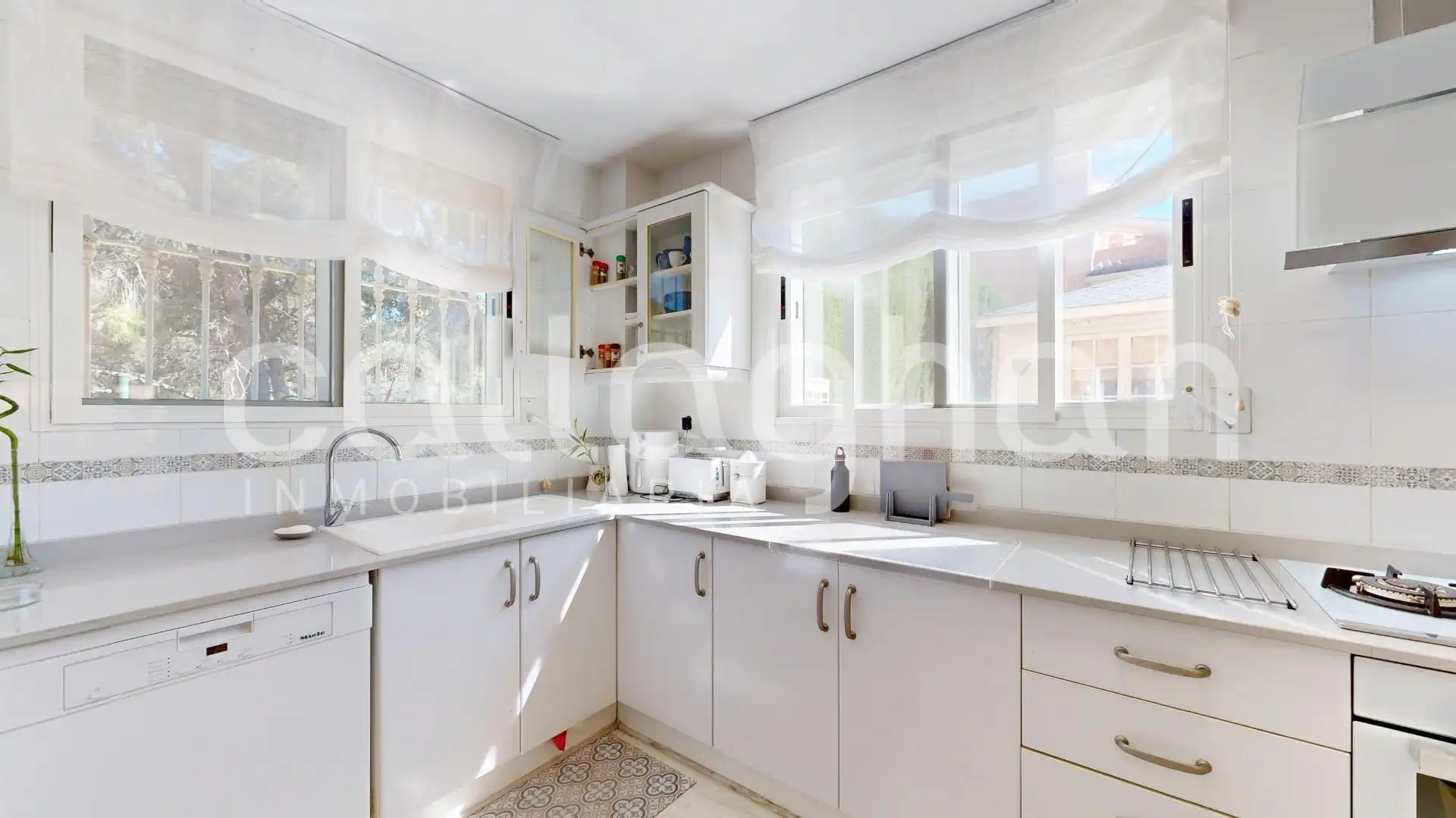 Kitchen of Ground floor for sale in Valencia  with Air Conditioner, Private garden and Storage room