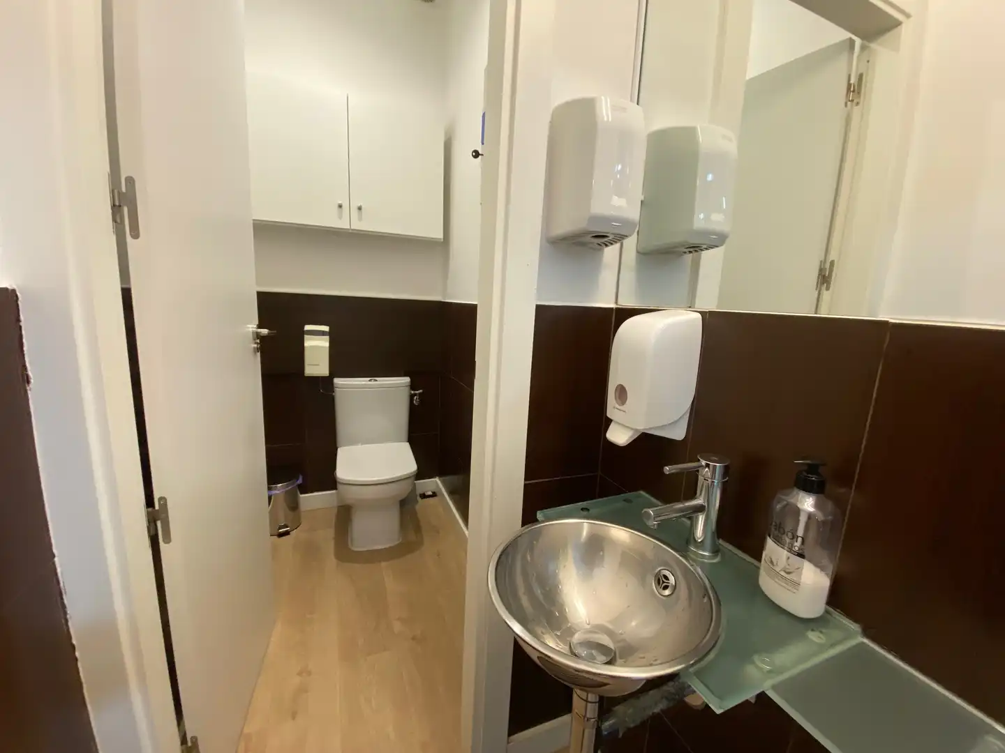 Bathroom of Office for rent in Madrid  with Air Conditioner, Heating and Balcony