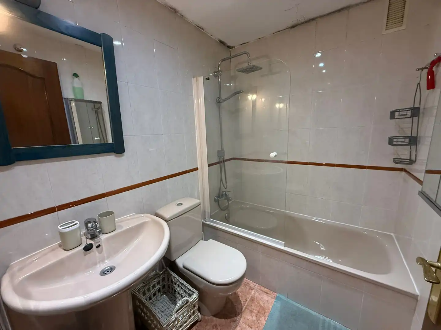 Badezimmer von Wohnung zum Verkauf in Oviedo  mit Heizung, Abstellraum und Möbliert
