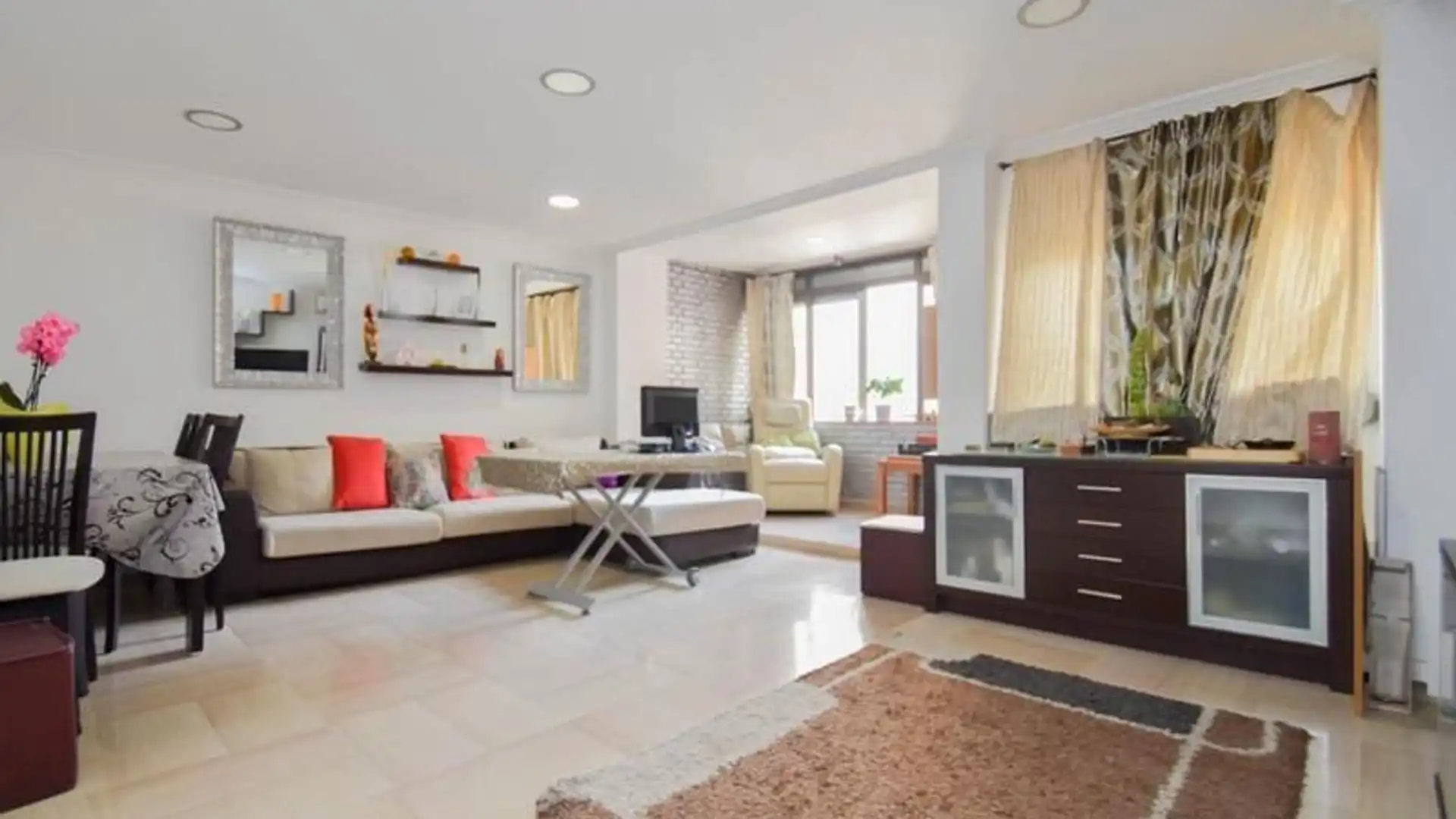 Sala de estar de Piso en venta en  Granada Capital