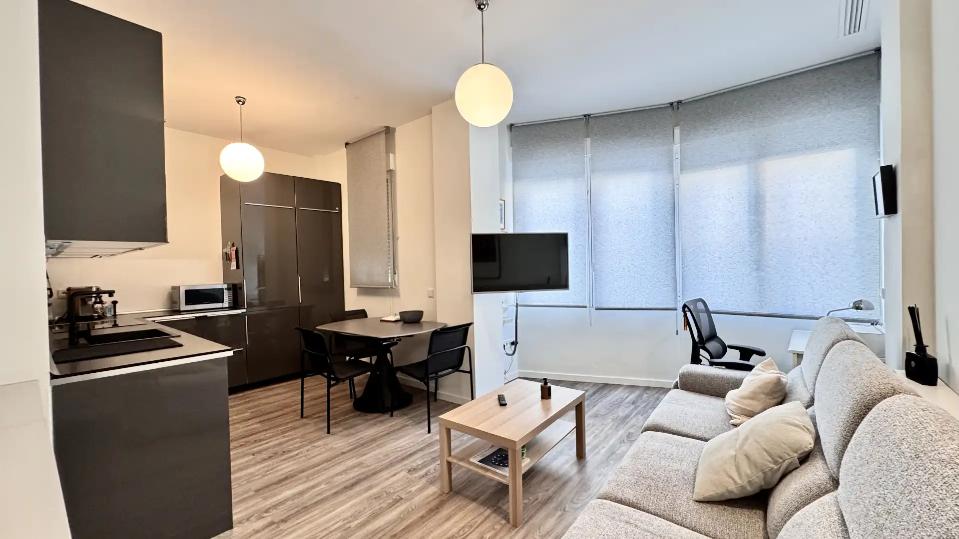 Living room of Apartments for sale in Valencia  with Air Conditioner, Heating and Parquet flooring