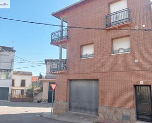 Vista exterior de Casa o xalet en venda en Lanzahíta amb Calefacció, Terrassa i Traster