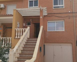 Vista exterior de Casa o xalet en venda en La Romana amb Terrassa