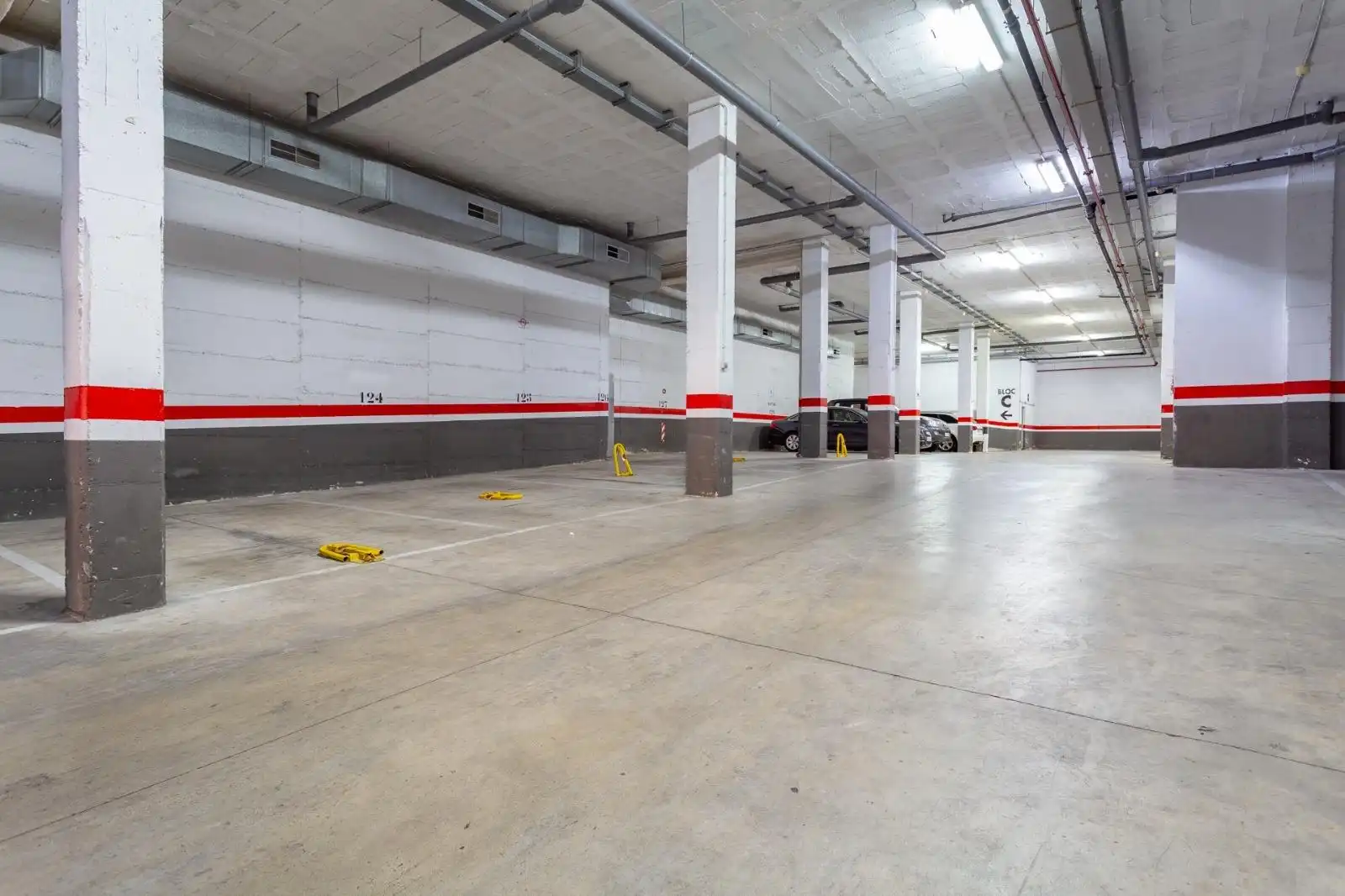 Parkplatz von Wohnung zum Verkauf in Salou mit Klimaanlage, Privatgarten und Terrasse
