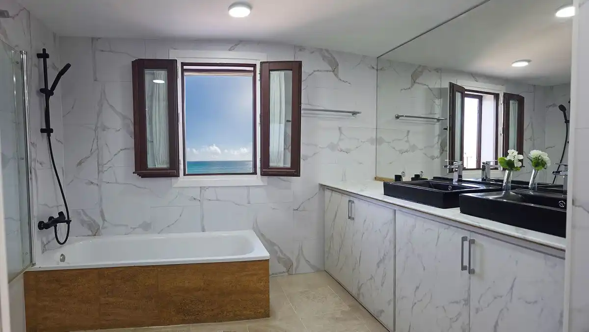 Bathroom of Detached homes for sale in Marbella  with Air Conditioner, Private garden and Terrace