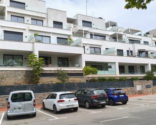 Vista exterior de Pis en venda en Marbella amb Jardí privat, Alarma i Piscina comunitària