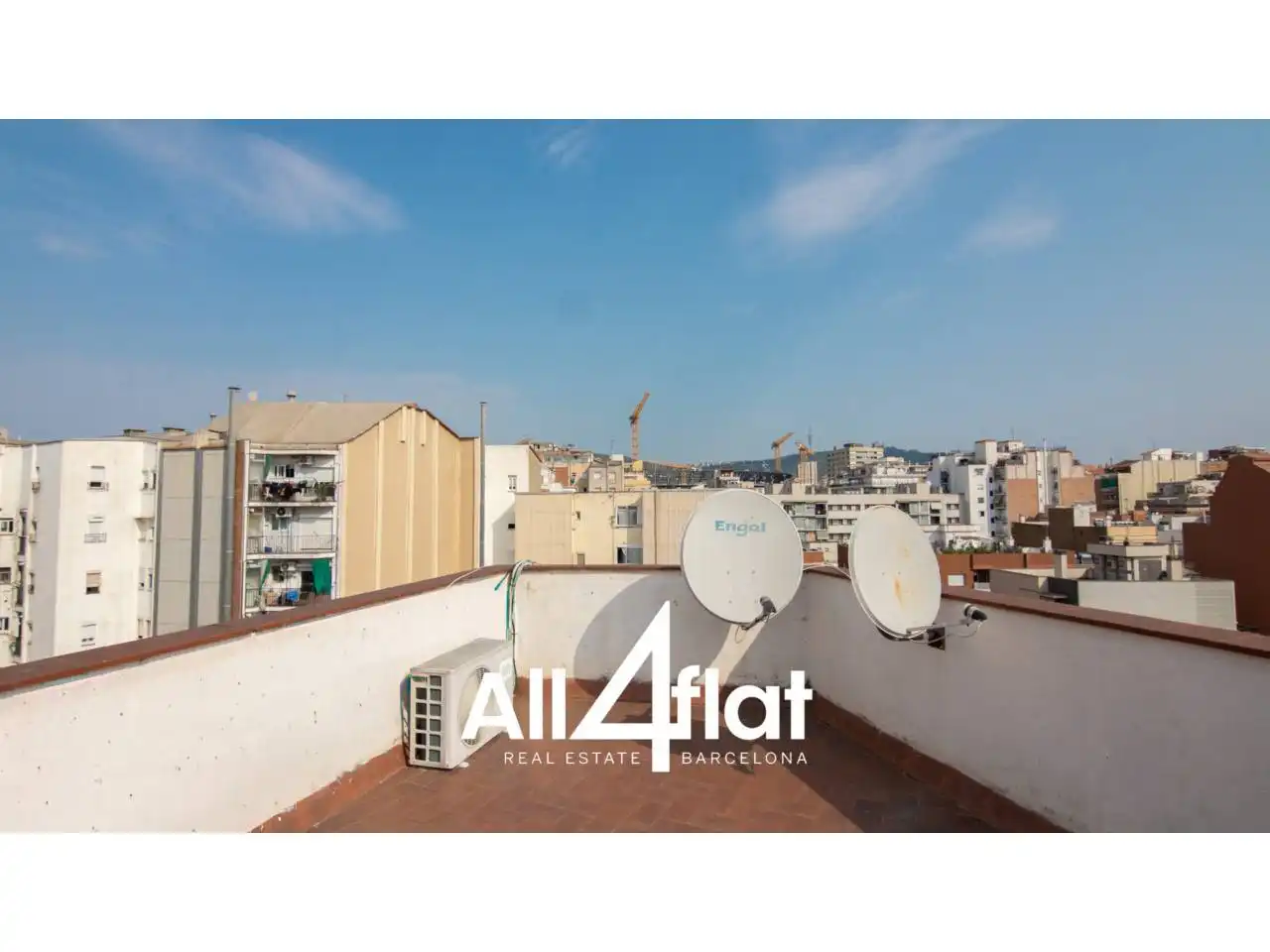 Vista exterior de Àtic de lloguer en Barcelona amb Aire condicionat, Parquet i Terrassa