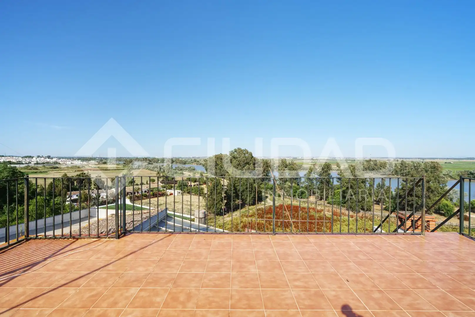 Terrasse von Haus oder Chalet zum Verkauf in La Puebla del Río mit Terrasse und Balkon