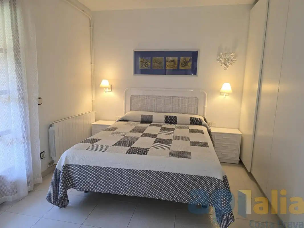 Habitación de Casa adosada en venta en Castell d'Aro, Platja d'Aro i s'Agaró con Calefacción, Jardín privado y Piscina comunitaria