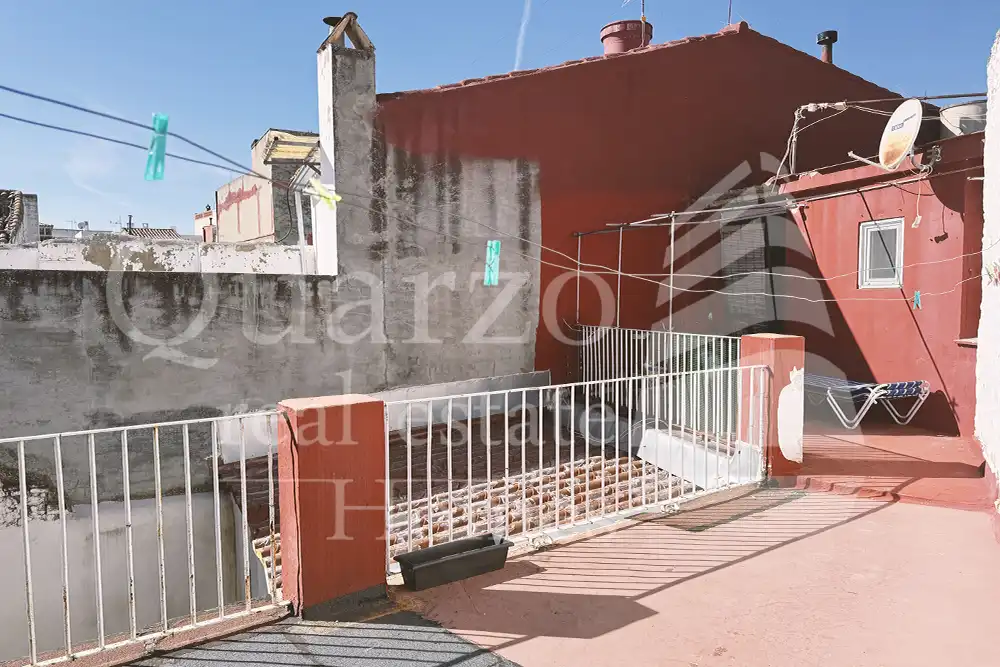 Vista exterior de Casa adosada en venda en Real amb Traster i Moblat