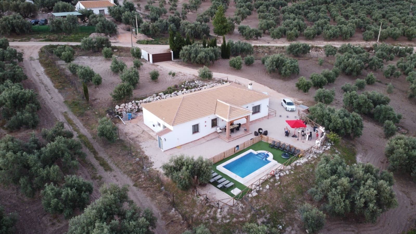 Vista exterior de Finca rústica en venda en Villanueva del Trabuco amb Jardí privat, Terrassa i Moblat