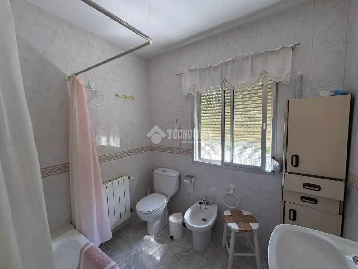 Bany de Casa o xalet en venda en Fuensanta de Martos amb Aire condicionat, Calefacció i Balcó