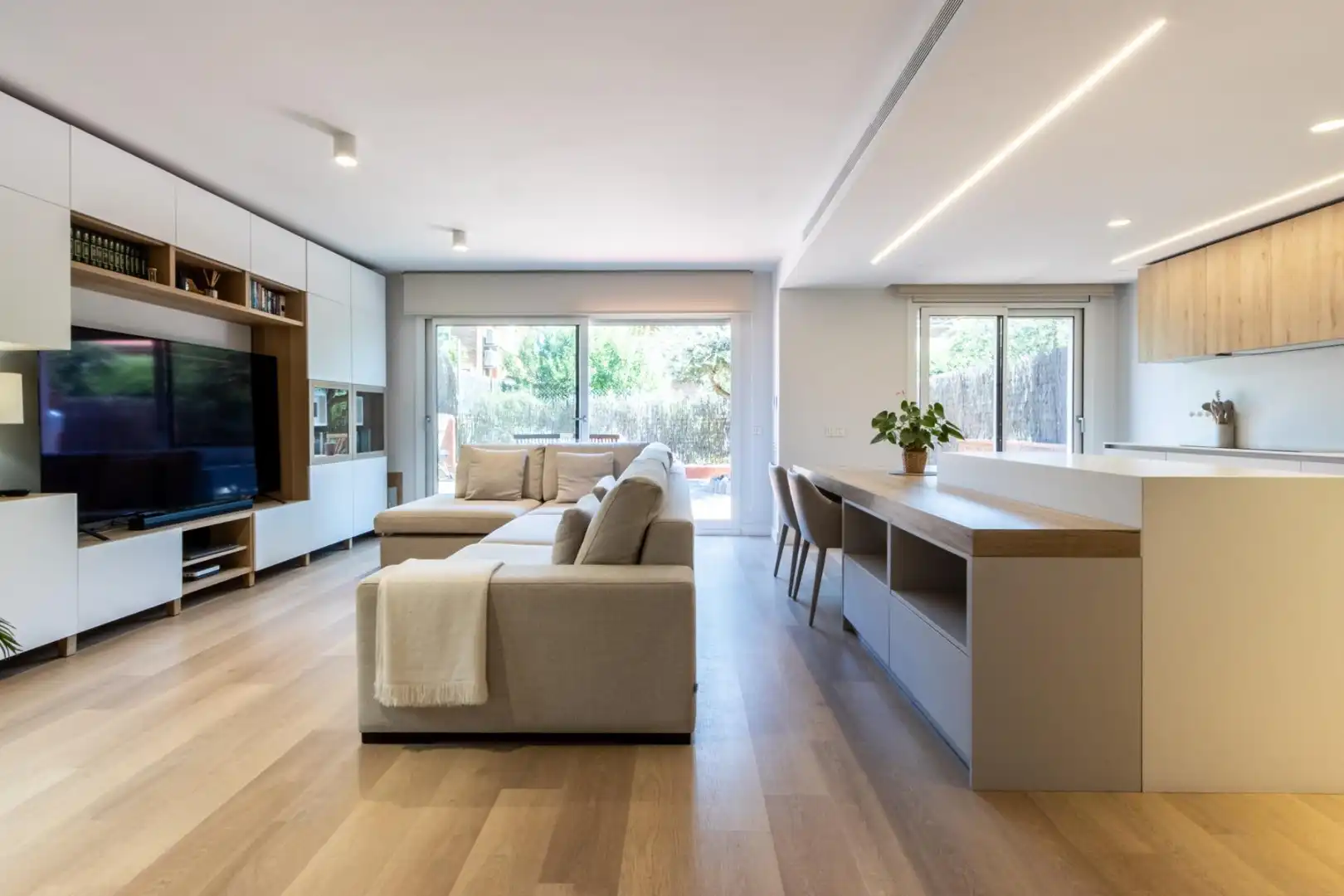 Sala de estar de Casa adosada en venta en Sant Quirze del Vallès con Aire acondicionado, Calefacción y Parquet