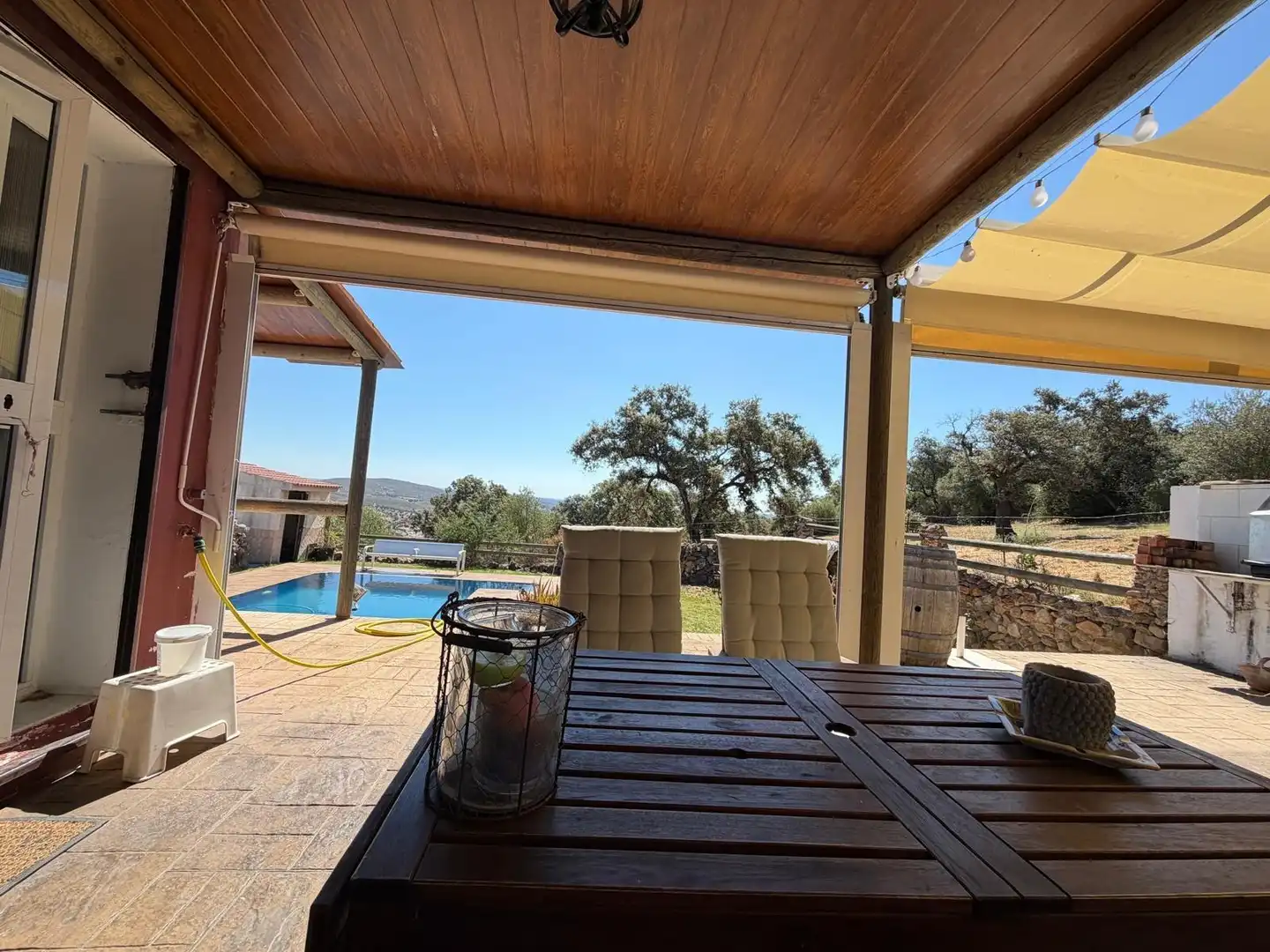 Terrassa de Casa o xalet en venda en El Castillo de las Guardas amb Jardí privat i Piscina comunitària