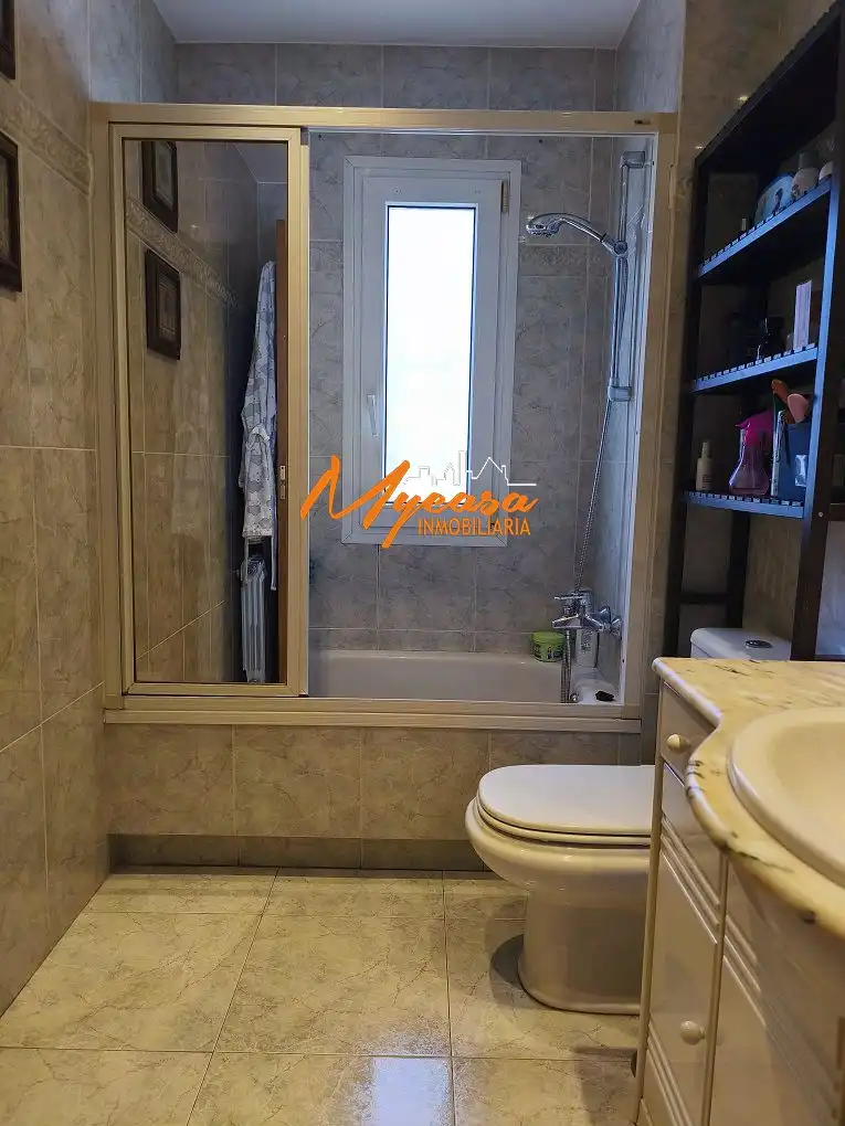 Badezimmer von Wohnung zur Miete in Villaviciosa de Odón mit Klimaanlage, Heizung und Terrasse
