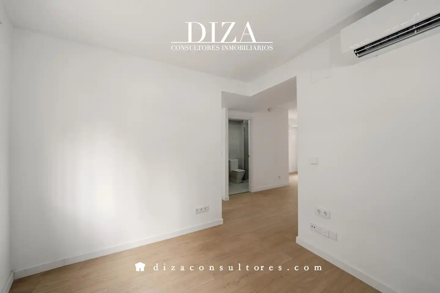 Dormitori de Planta baixa en venda en Madrid amb Aire condicionat i Terrassa