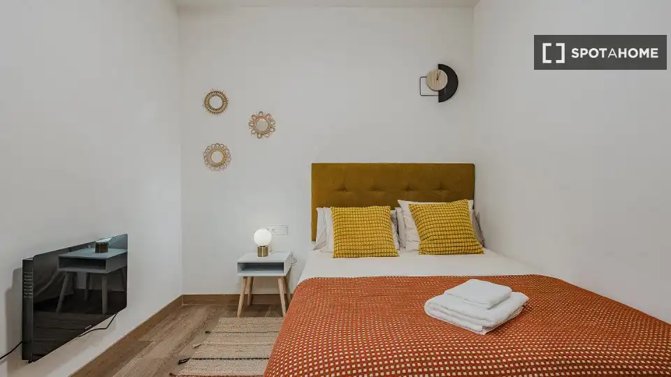 Habitación de Piso de alquiler en L'Hospitalet de Llobregat con Aire acondicionado, Calefacción y Amueblado
