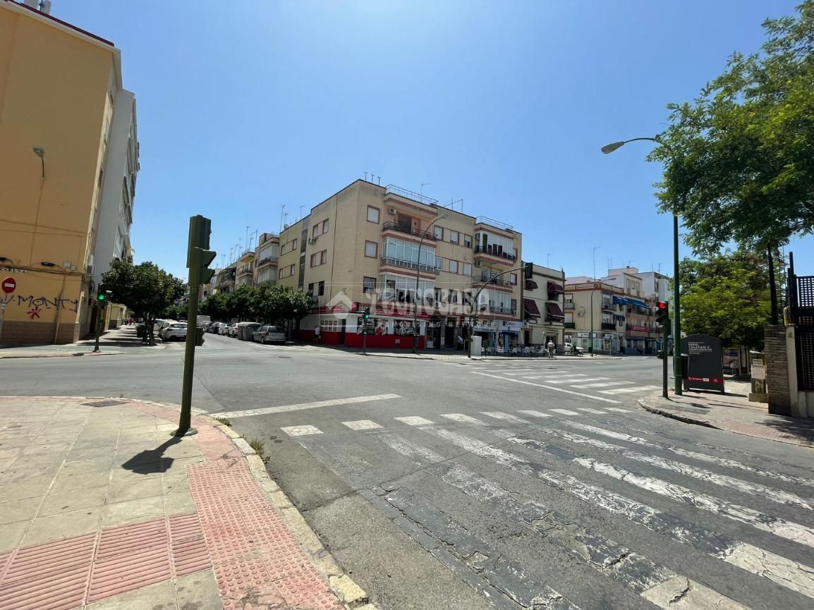 Vista exterior de Pis en venda en  Sevilla Capital