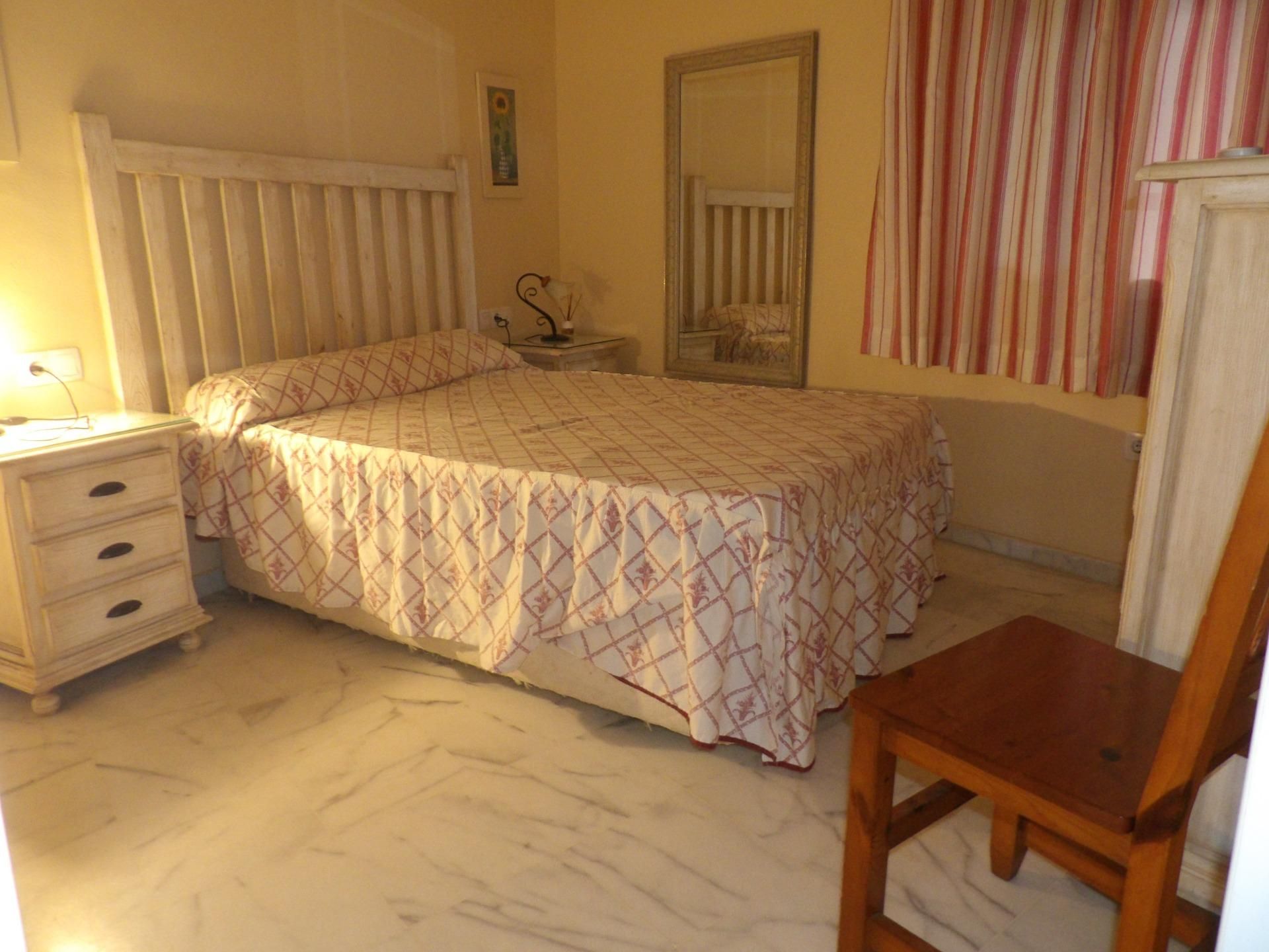 Bedroom of Flat for sale in Algeciras  with Community pool