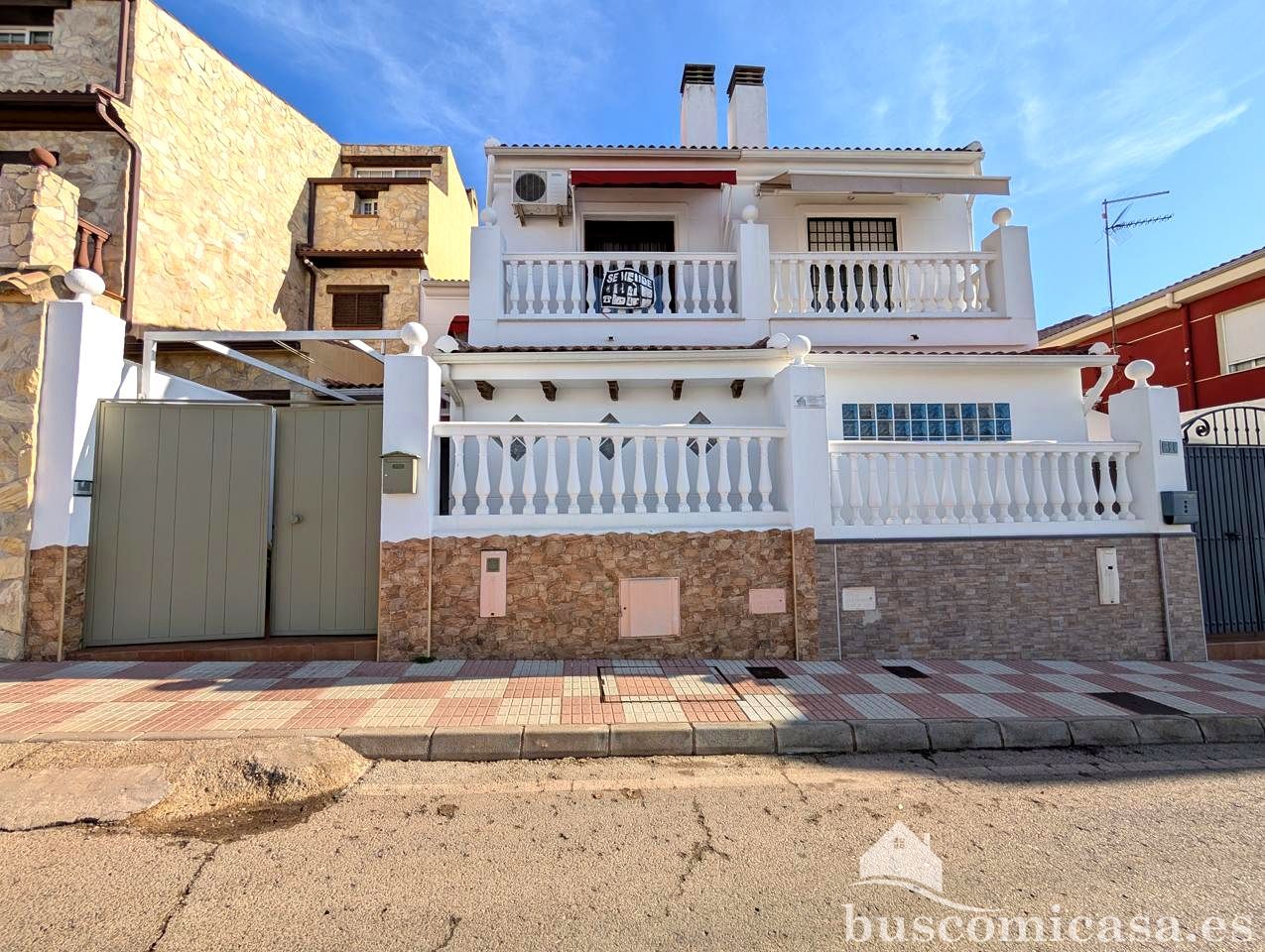 Vista exterior de Casa o xalet en venda en Guarromán amb Aire condicionat, Calefacció i Terrassa