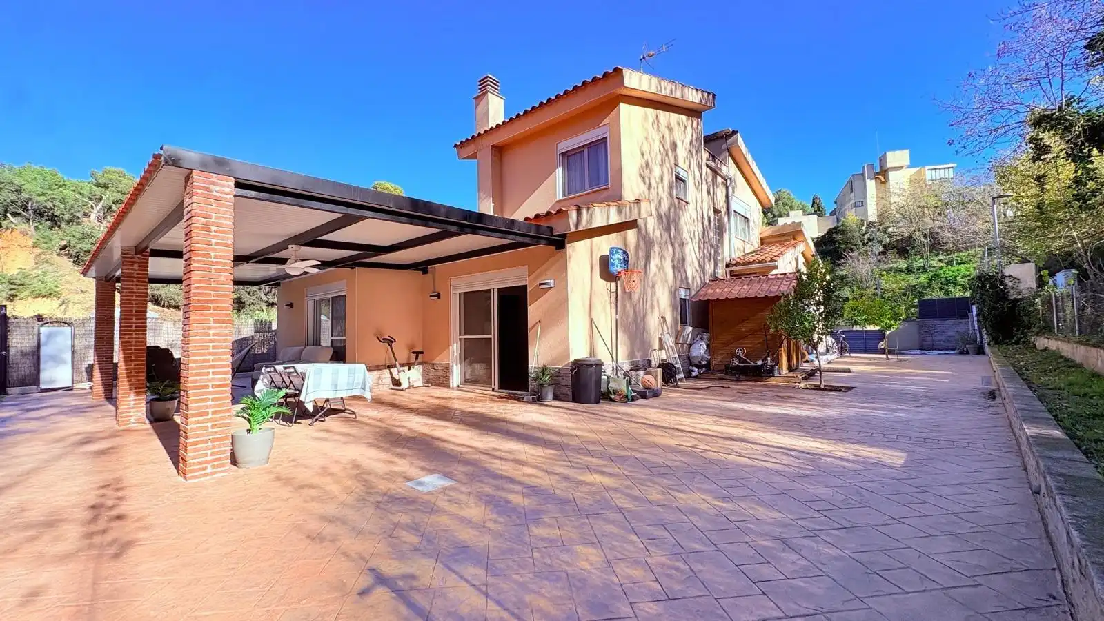 Vista exterior de Casa o chalet en venta en Castellar del Vallès con Aire acondicionado, Jardín privado y Terraza