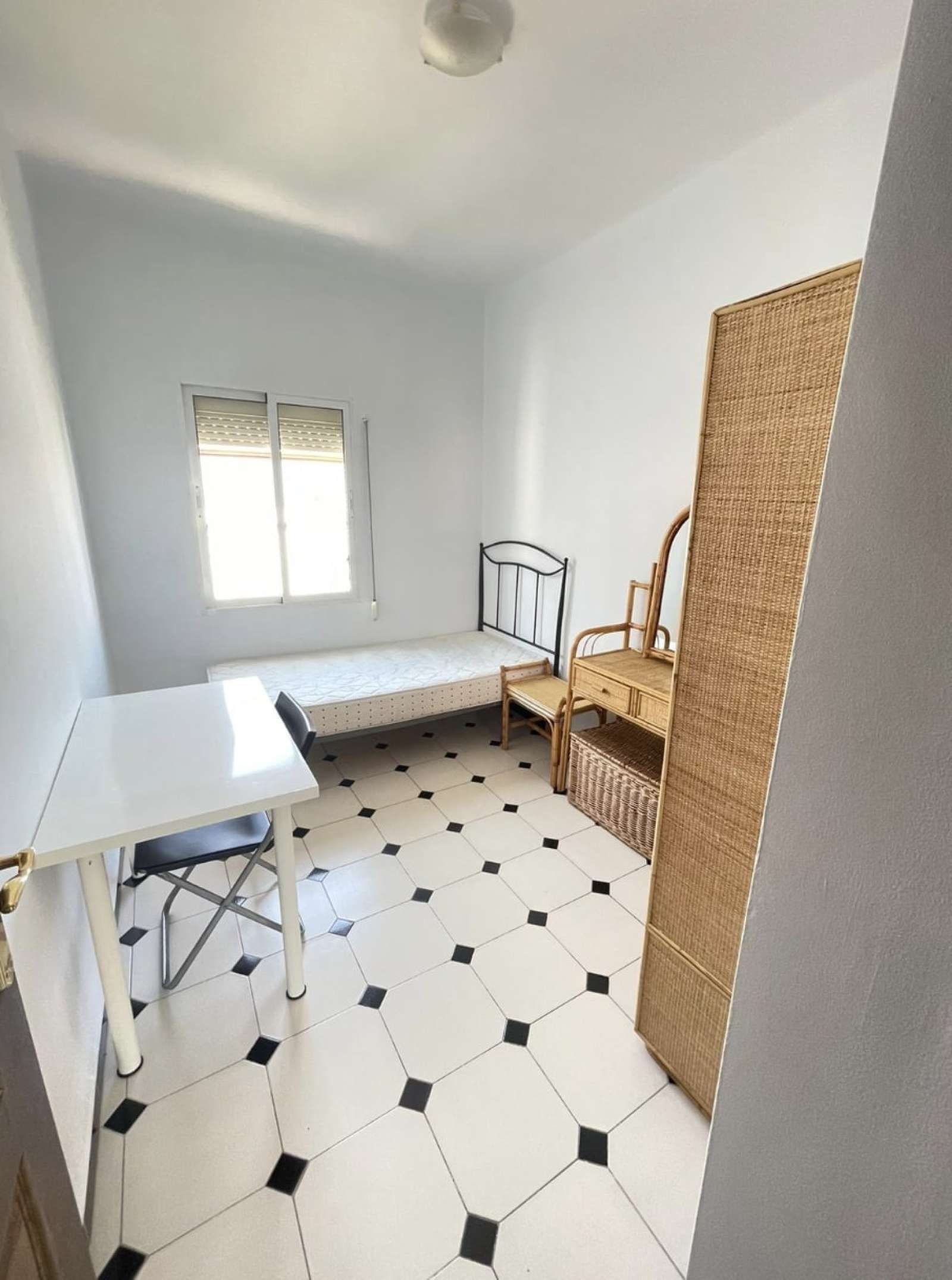 Flat to share in Triana Este