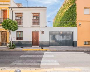 Vista exterior de Casa adosada en venda en San Juan de Aznalfarache amb Calefacció i Balcó