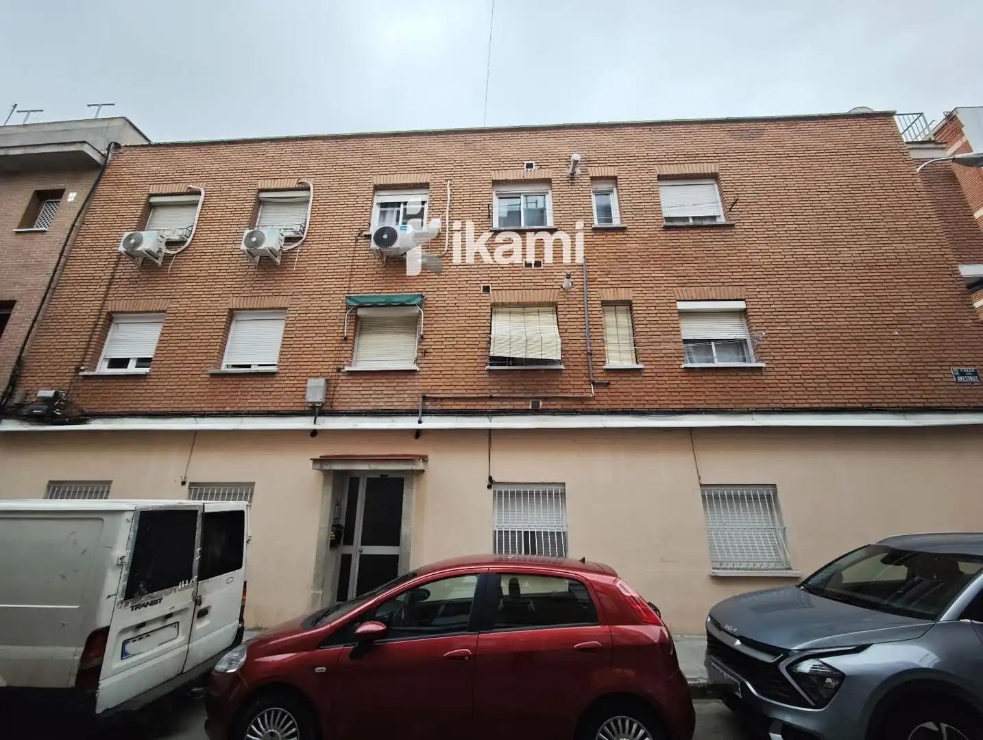 Vista exterior de Piso en venta en Madrid con Calefacción y Alarma