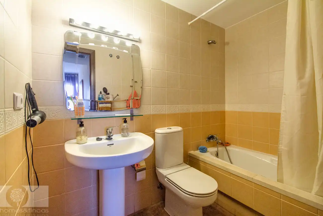 Badezimmer von Wohnung zum Verkauf in Ayamonte mit Terrasse, Möbliert und Gemeinschaftspool
