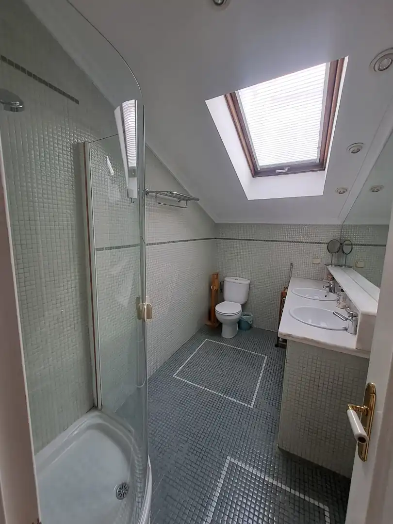 Bathroom of Flat for rent in Salamanca  with Air Conditioner, Heating and Parquet flooring
