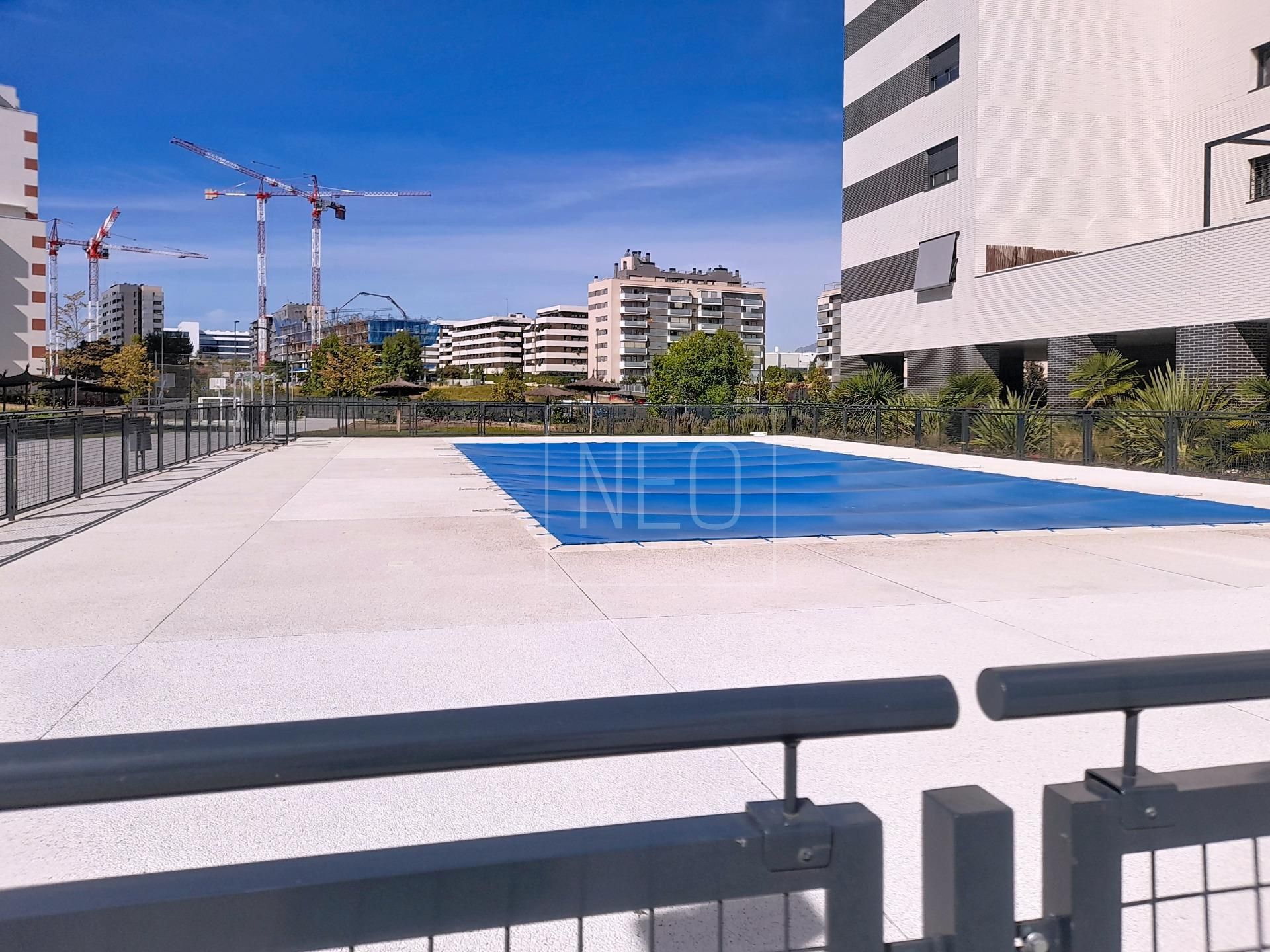 Swimming pool of Flat for sale in Tres Cantos  with Air Conditioner, Private garden and Terrace