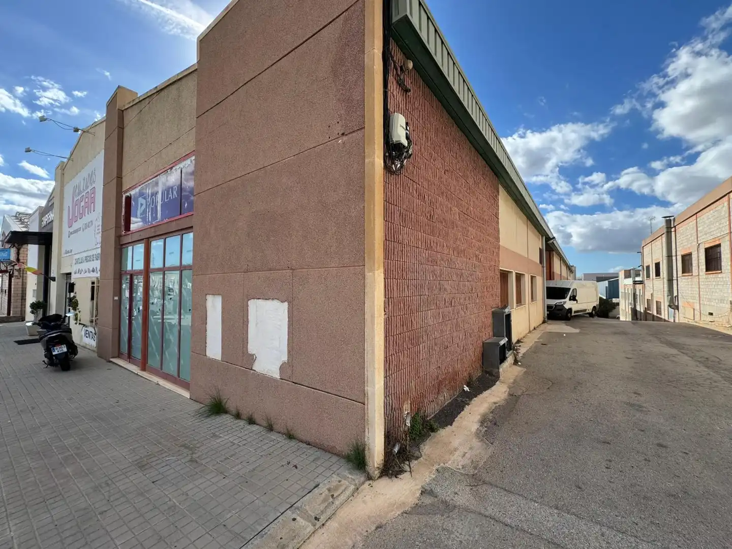 Vista exterior de Nave industrial en venta en Elche / Elx