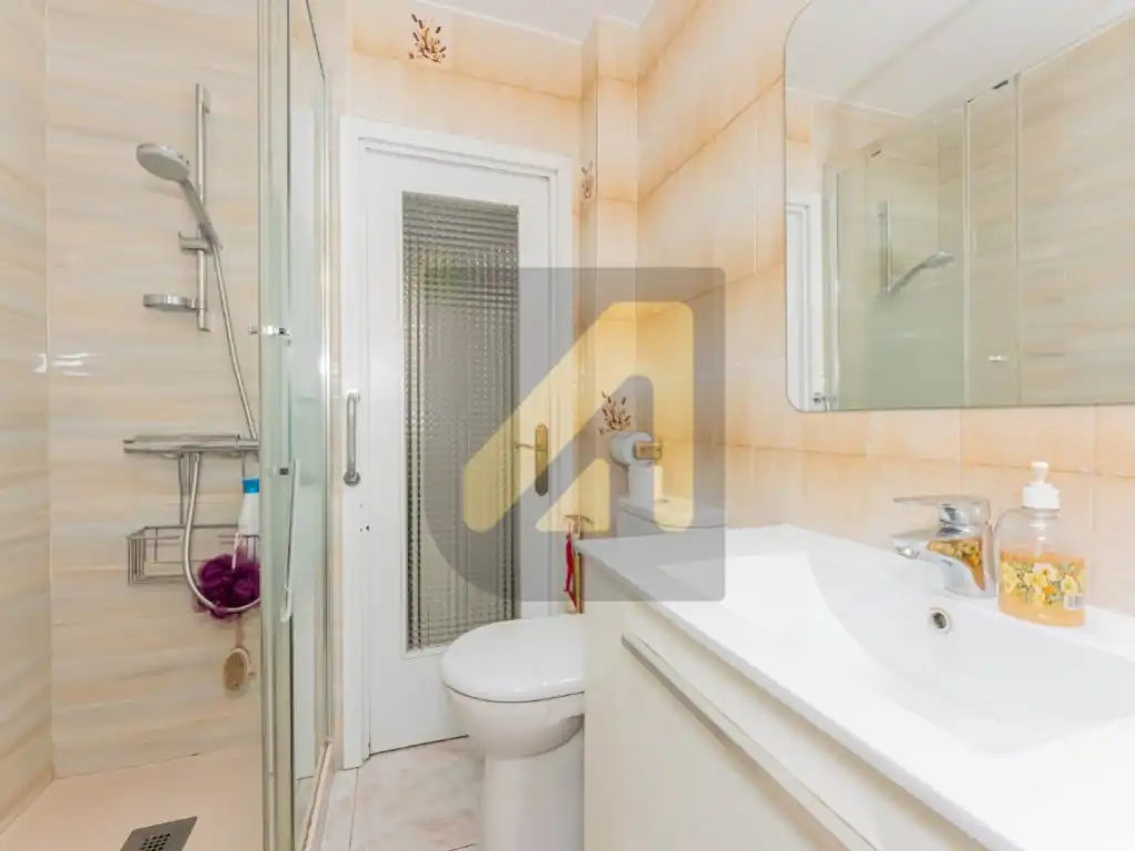 Bany de Apartament en venda en Barcelona