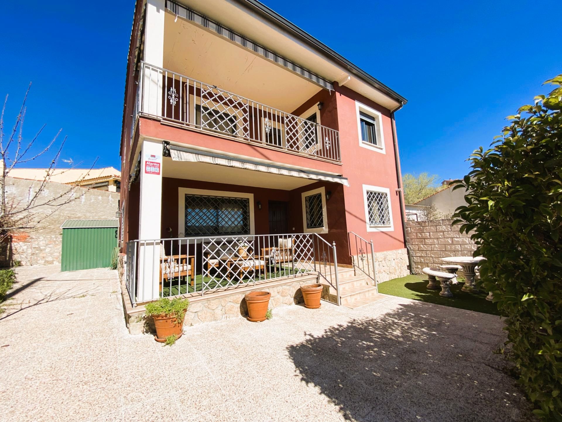 Exterior view of Single-family semi-detached for sale in Orusco de Tajuña  with Air Conditioner, Heating and Terrace