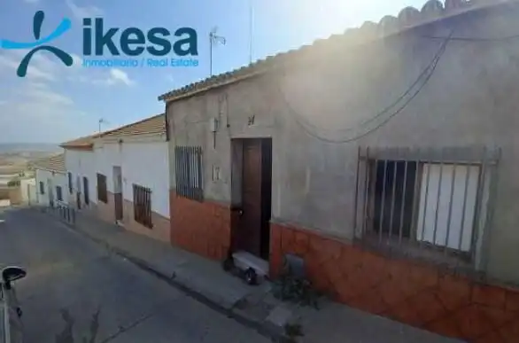 Casa adosada en venda a Paterna del Campo