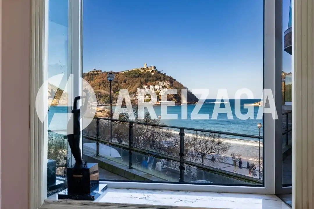 Habitación de Piso en venta en Donostia - San Sebastián  con Calefacción, Terraza y Balcón