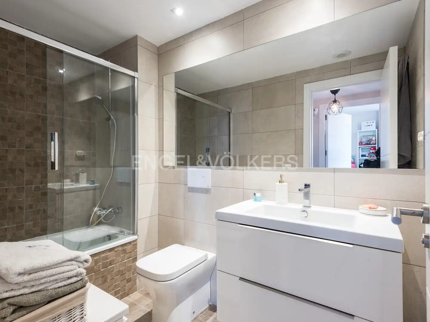 Bathroom of Flat for sale in Barcelona  with Air Conditioner, Heating and Parquet flooring