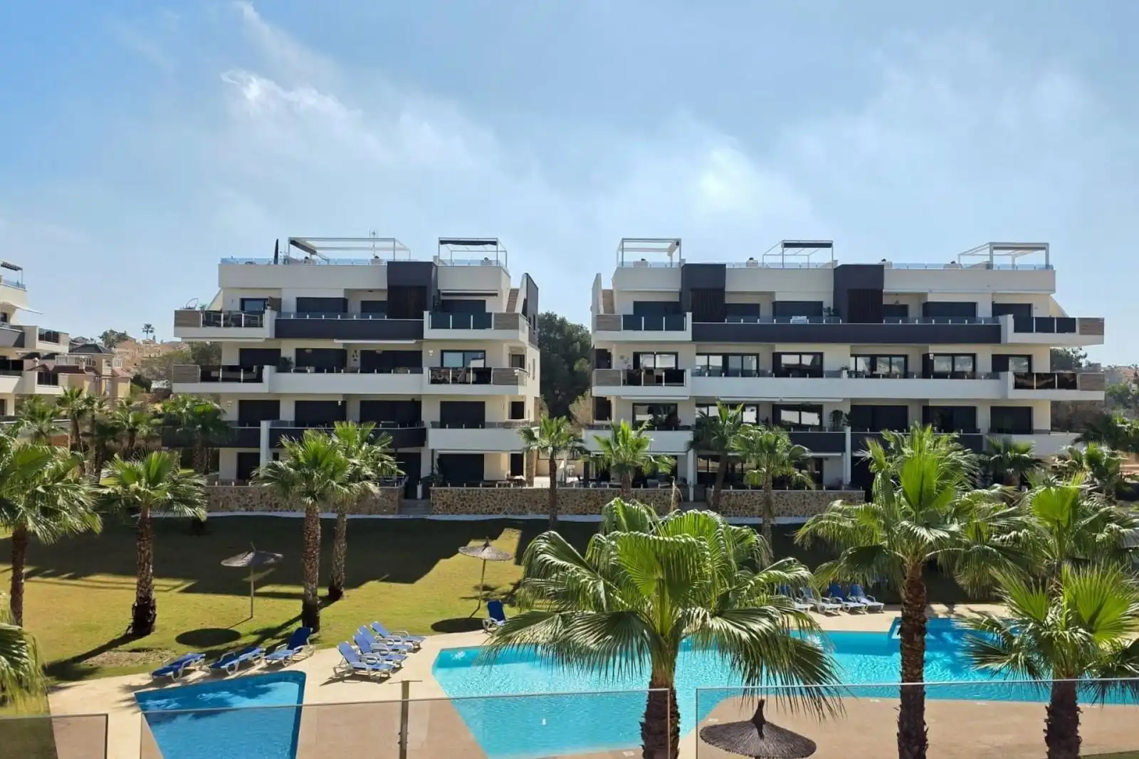 Vista exterior de Apartament en venda en Orihuela amb Terrassa i Piscina comunitària