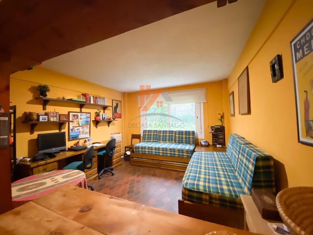Dormitori de Apartament en venda en Santiago de Compostela  amb Calefacció i Rentadora