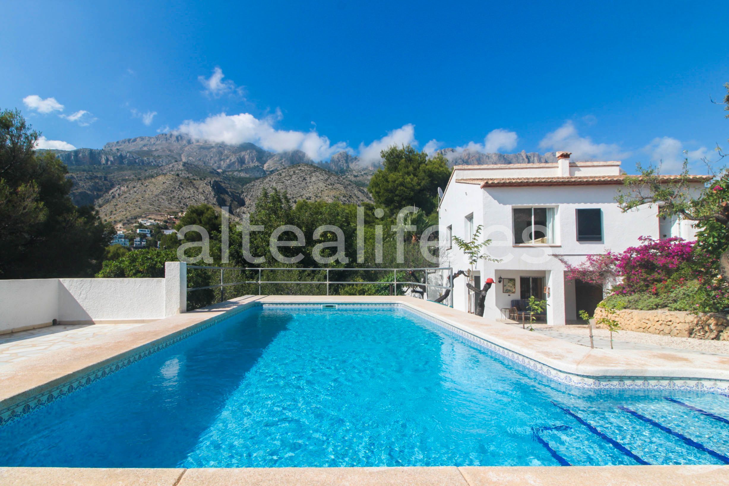 Vista exterior de Casa o chalet en venta en Altea con Calefacción, Terraza y Piscina