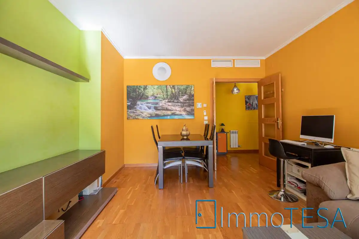 Sala d'estar de Pis en venda en Barberà del Vallès amb Aire condicionat, Calefacció i Parquet