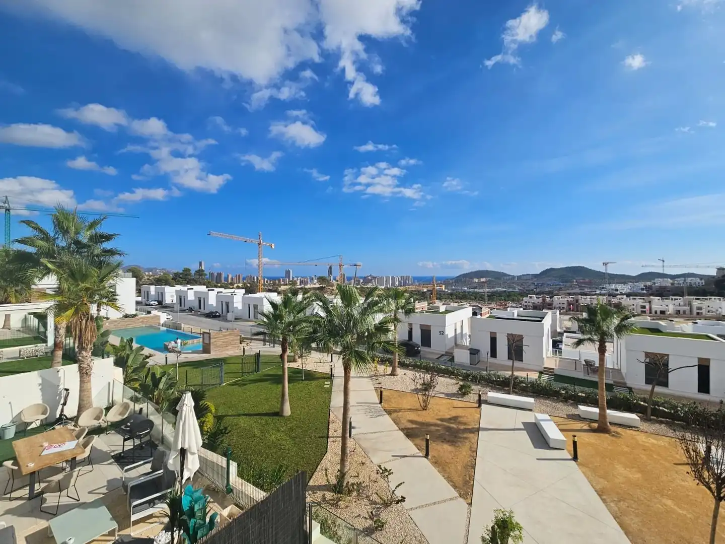 Vista exterior de Ático de alquiler en Finestrat con Aire acondicionado, Calefacción y Jardín privado