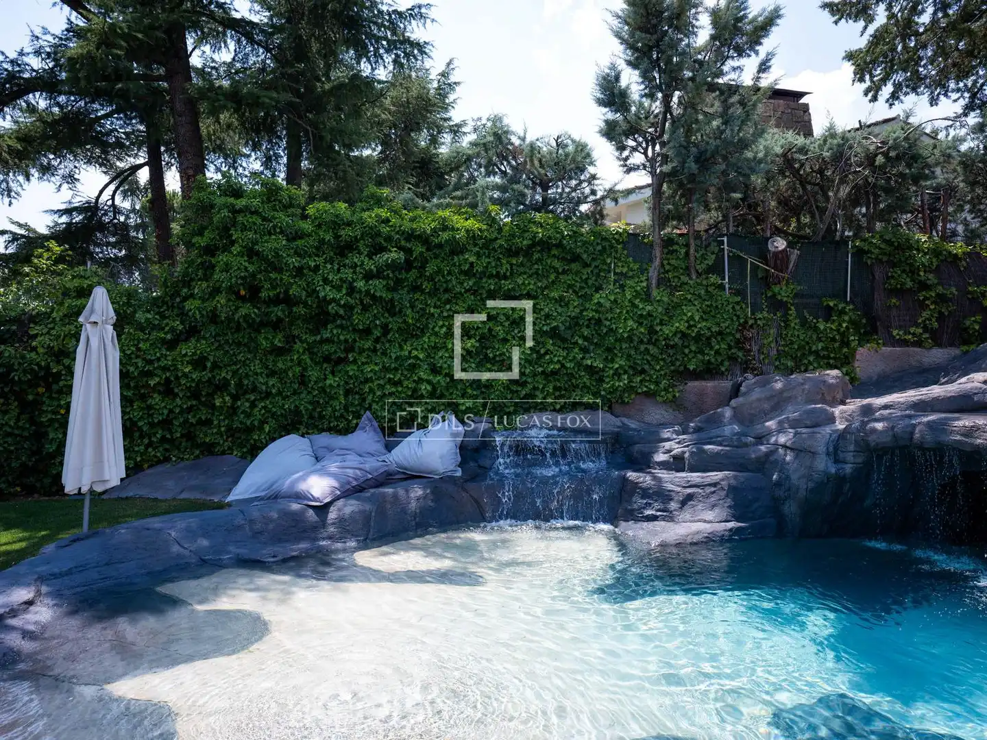 Swimming pool of Houses for rent in Madrid  with Air Conditioner, Heating and Private garden