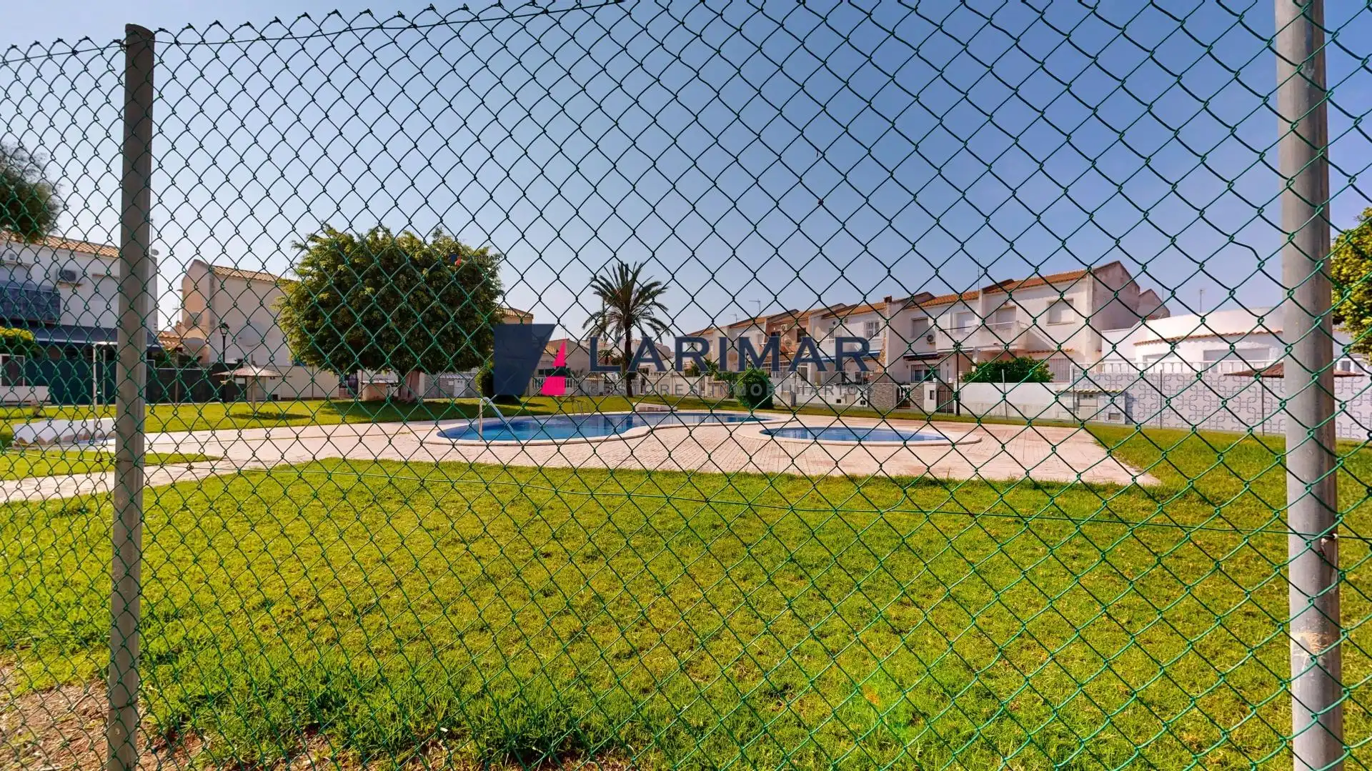 Parking de Casa adosada en venta en Orihuela con Jardín privado, Terraza y Piscina comunitaria
