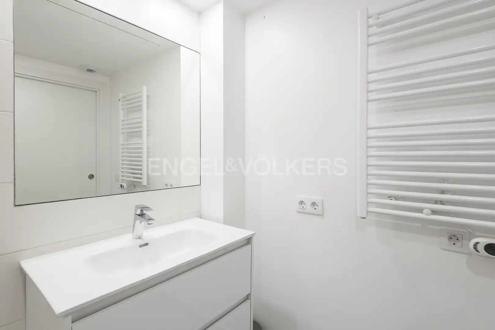 Bathroom of Flat for sale in Cubelles  with Air Conditioner, Heating and Terrace
