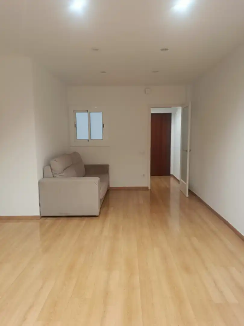 Living room of Flat for rent in Barcelona  with Heating, Parquet flooring and Oven