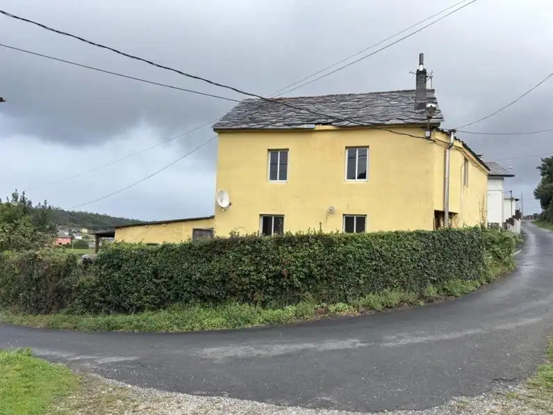 Vista exterior de Casa o xalet en venda en Ortigueira amb Calefacció, Jardí privat i Traster